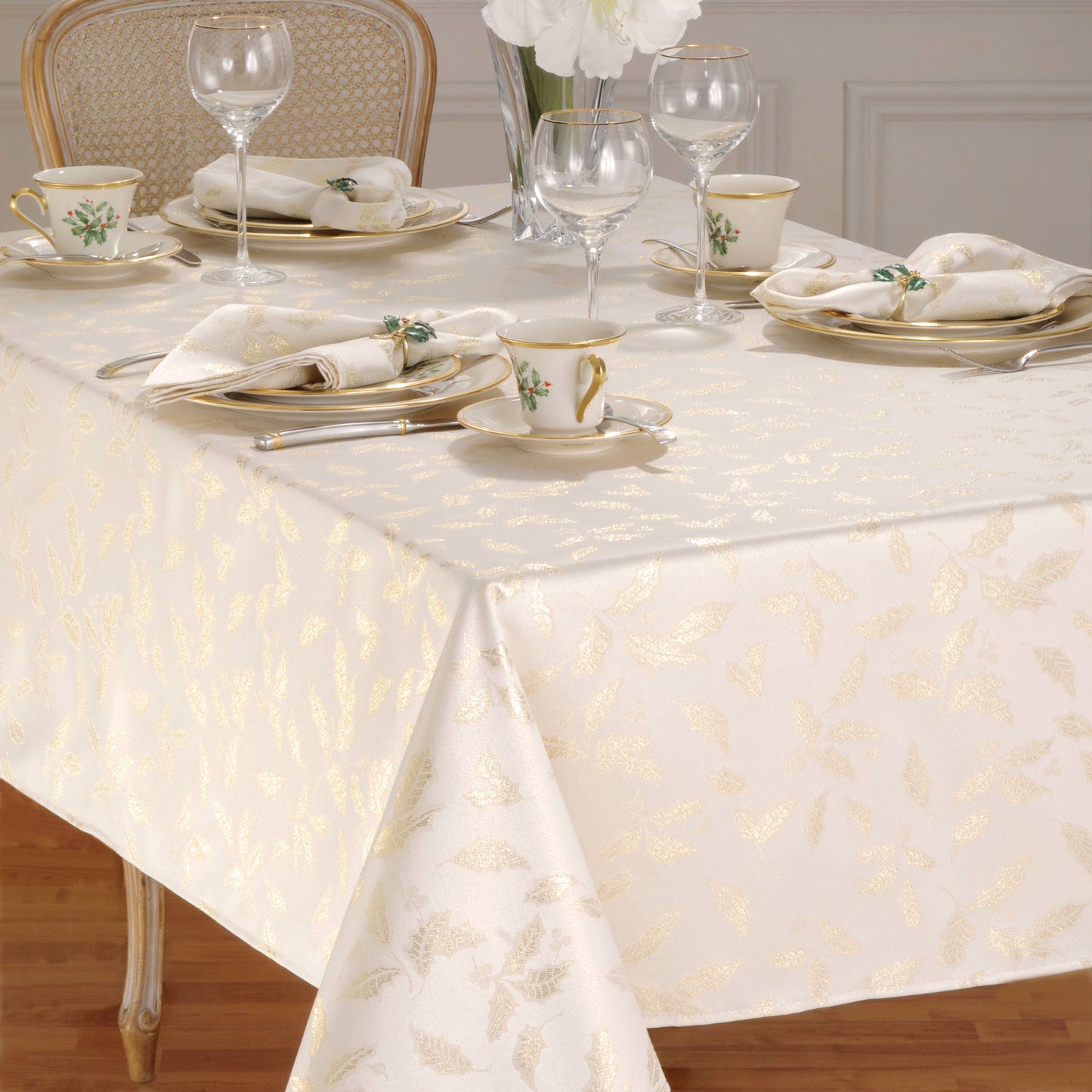 Holly Shimmer 60 x 104 Tablecloth